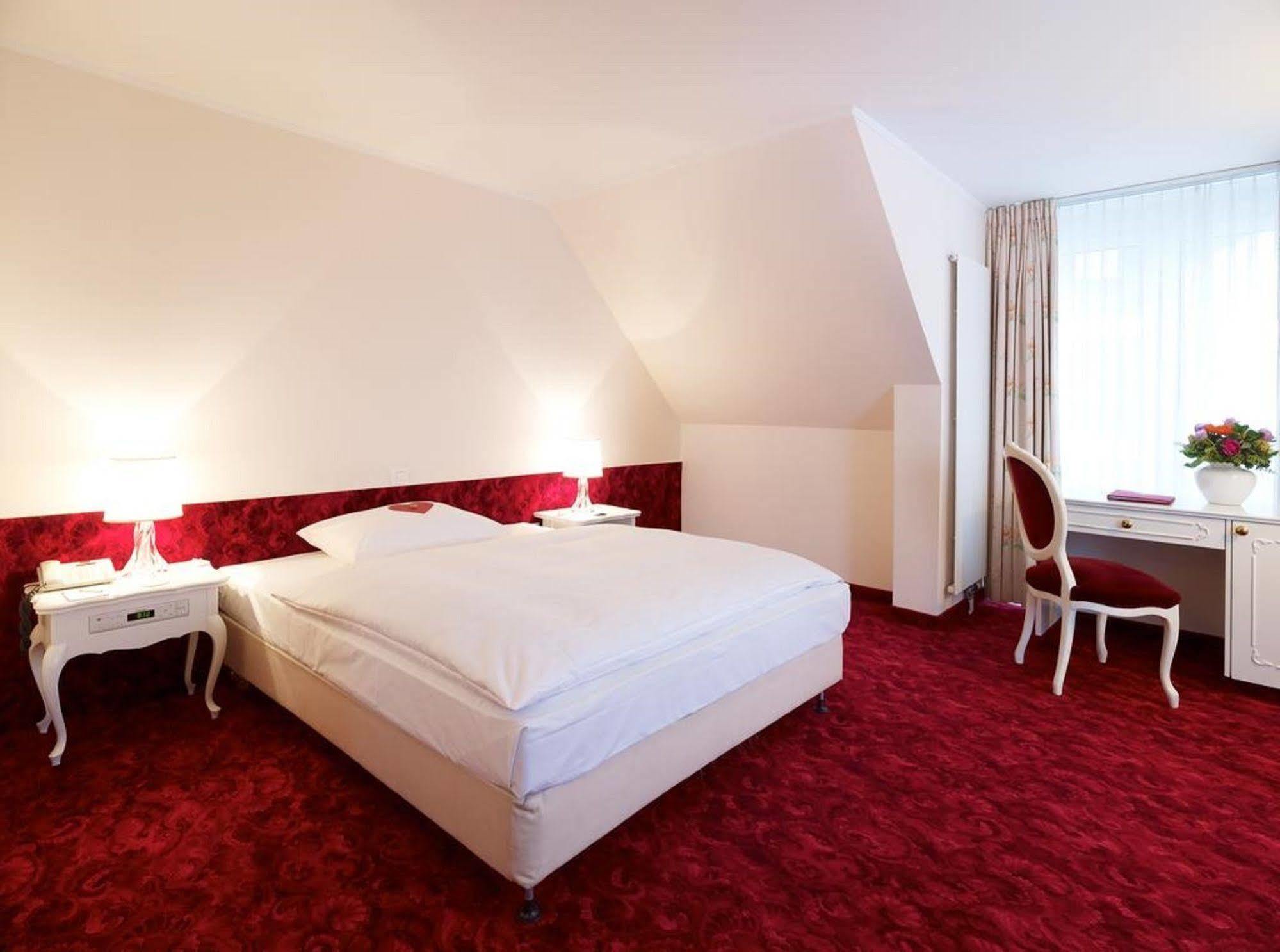 רורשאך Hotel Mozart מראה חיצוני תמונה