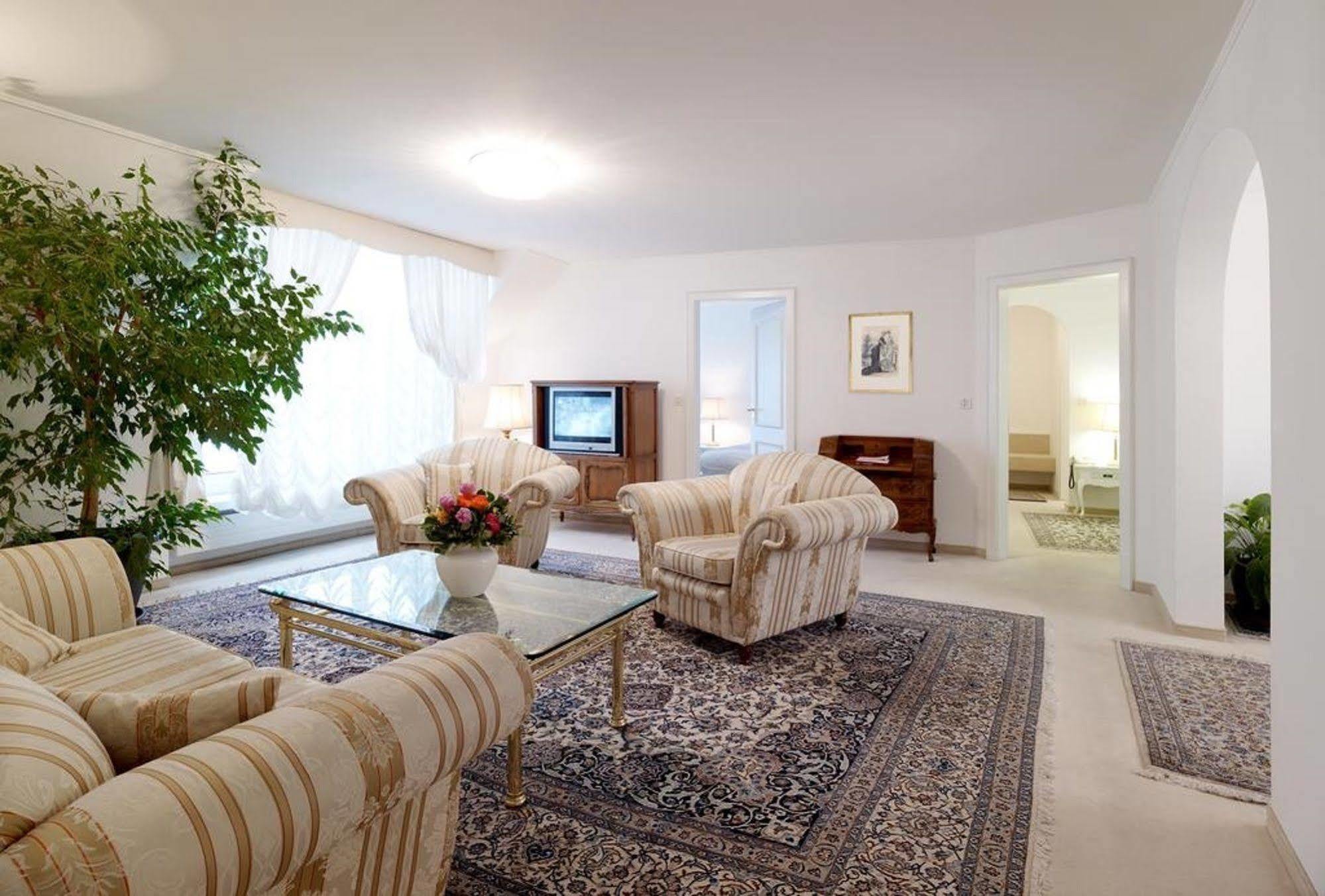 רורשאך Hotel Mozart מראה חיצוני תמונה