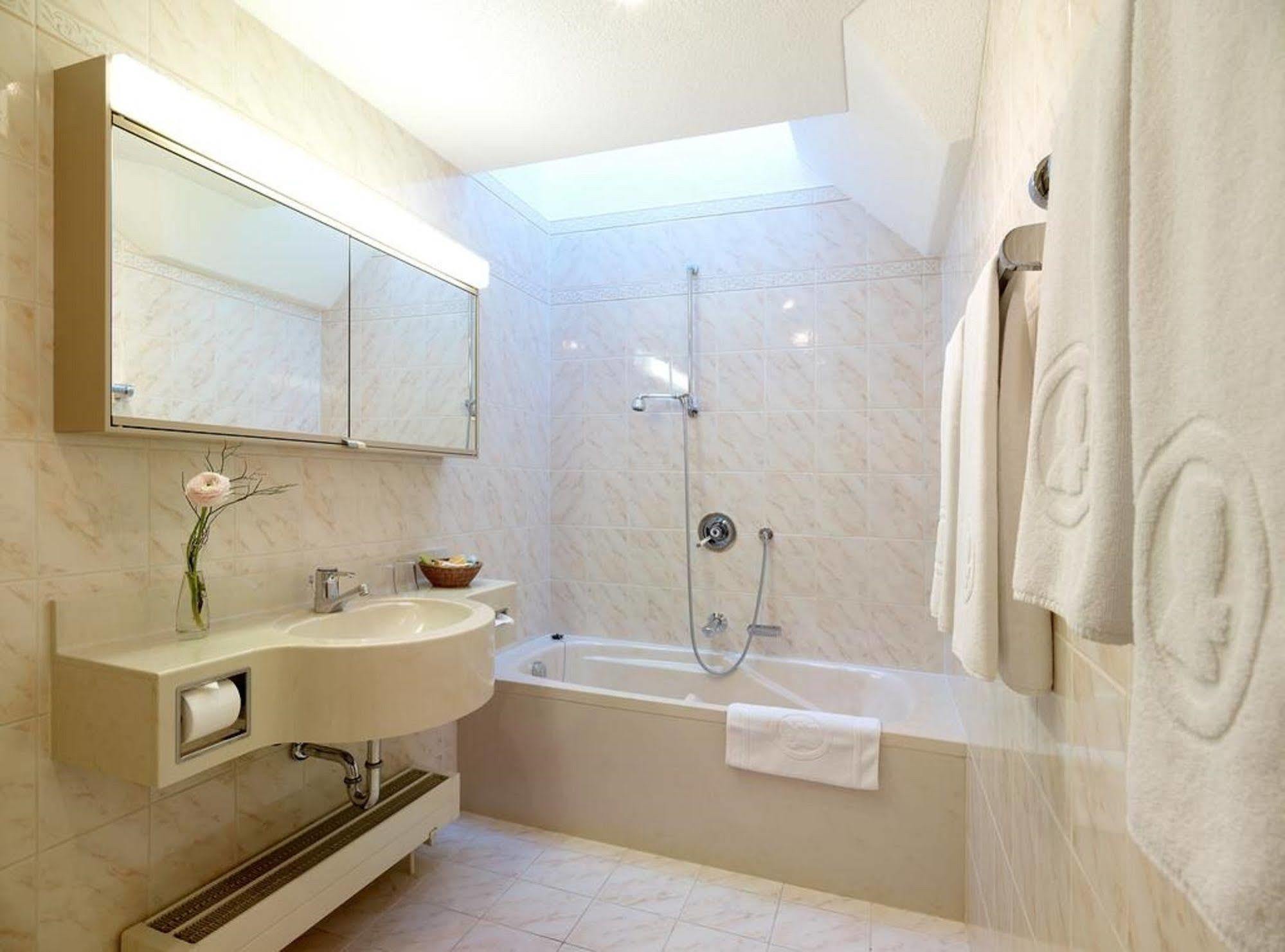 רורשאך Hotel Mozart מראה חיצוני תמונה